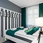 Deluxe Old Town By Renters *